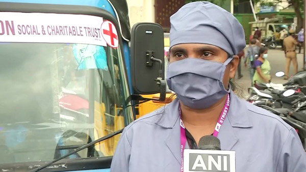 ಆಕ್ಸಿಜನ್ ಆಟೋ ಮೂಲಕ ಕರೋನಾ ಸೋಂಕಿತರಿಗೆ ನೆರವಾಗುತ್ತಿರುವ ಎನ್ಜಿಒ ನಿರ್ದೇಶಕಿ
