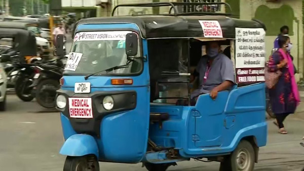 ಆಕ್ಸಿಜನ್ ಆಟೋ ಮೂಲಕ ಕರೋನಾ ಸೋಂಕಿತರಿಗೆ ನೆರವಾಗುತ್ತಿರುವ ಎನ್ಜಿಒ ನಿರ್ದೇಶಕಿ