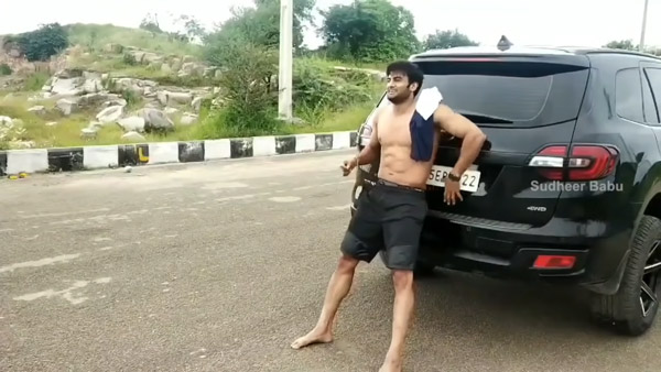 ಭಾರೀ ಗಾತ್ರದ ಕಾರು ತಳ್ಳುವುದೇ ಈ ನಟನ ದಿನ ನಿತ್ಯದ ವರ್ಕ್ ಔಟ್