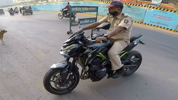 ಬೈಕ್ ಸವಾರನ ಒತ್ತಾಯಕ್ಕೆ ಮಣಿದು ಸೂಪರ್ಬೈಕ್ ಚಾಲನೆ ಮಾಡಿದ ಪೊಲೀಸಪ್ಪ