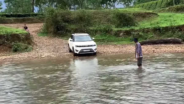 ವೇಗವಾಗಿ ಹರಿಯುತ್ತಿರುವ ನದಿ ನೀರಿನಲ್ಲಿ ಸರಾಗವಾಗಿ ಹೊರ ಬಂದ ಮಹೀಂದ್ರಾ ಎಕ್ಸ್ಯುವಿ300