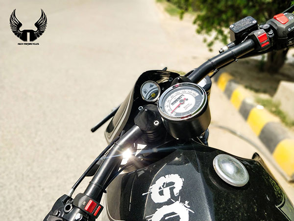 ಬ್ಯಾಟ್ಮ್ಯಾನ್ನ ಬೈಕ್ನಂತೆ ಮಾಡಿಫೈಗೊಂಡ ರಾಯಲ್ ಎನ್ಫೀಲ್ಡ್ ಥಂಡರ್ಬರ್ಡ್