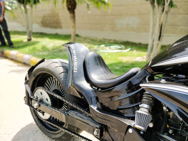 ಬ್ಯಾಟ್ಮ್ಯಾನ್ನ ಬೈಕ್ನಂತೆ ಮಾಡಿಫೈಗೊಂಡ ರಾಯಲ್ ಎನ್ಫೀಲ್ಡ್ ಥಂಡರ್ಬರ್ಡ್