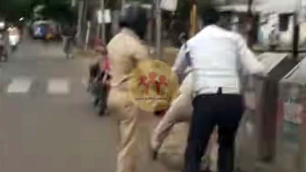 ಸಾರ್ವಜನಿಕ ರಸ್ತೆಯಲ್ಲಿ ಪರಸ್ಪರ ಹೊಡೆದಾಡಿ ಕೊಂಡ ಪೊಲೀಸರು