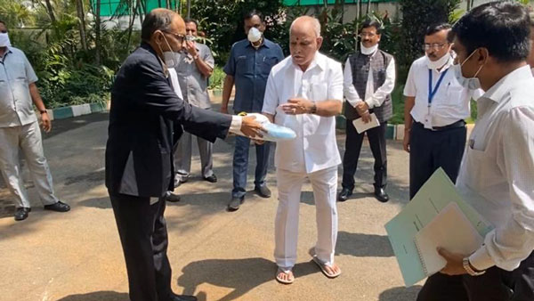 ಕೋವಿಡ್ಗೆ ಬಲಿಯಾದ ಉದ್ಯೋಗಿಗಳ ಕುಟುಂಬಗಳಿಗೆ ನೆರವಿನ ಹಸ್ತ