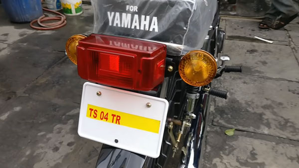ಹೊಸ ಬೈಕಿನಂತೆ ರಿಸ್ಟೋರ್ ಆದ ಯಮಹಾ ಆರ್ಎಕ್ಸ್ 100 ಬೈಕ್