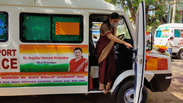ಆ್ಯಂಬುಲೆನ್ಸ್ ಚಲಾಯಿಸಿ ಗಮನ ಸೆಳೆದ ಖಾನಾಪುರ ಶಾಸಕಿ ಅಂಜಲಿ ನಿಂಬಾಳ್ಕರ್