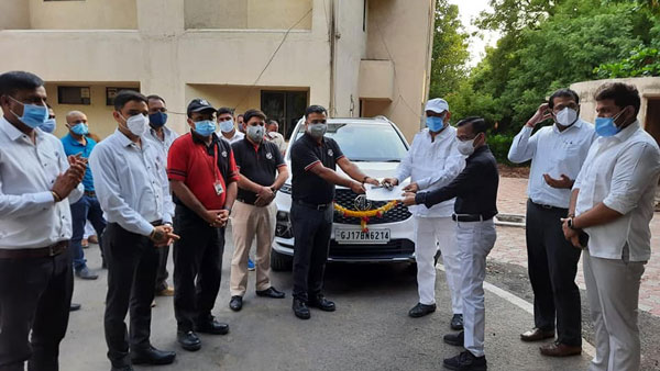 ಮೊಬೈಲ್ ಟೆಸ್ಟಿಂಗ್ ಕೇಂದ್ರವಾಗಿ ಬದಲಾದ ಎಂಜಿ ಹೆಕ್ಟರ್ ಪ್ಲಸ್ ಎಸ್ಯುವಿ