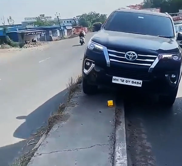 ಟ್ರಾಫಿಕ್ ಜಾಮ್ನಲ್ಲಿ ಸಿಲುಕಿದ್ದ ಟೊಯೊಟಾ ಫಾರ್ಚೂನರ್ ಸರಾಗವಾಗಿ ಮುಂದೆ ಸಾಗಿದ್ದು ಹೀಗೆ