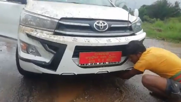 ಮಳೆ ನೀರಿನಲ್ಲಿ ಸಿಲುಕಿದ ಸಂಸದರ ಇನೋವಾ ಕ್ರಿಸ್ಟಾ ಕಾರು