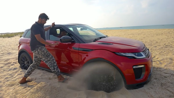 ಮರಳಿನಲ್ಲಿ ಸಿಲುಕಿ ಹೊರ ಬರಲು ಪರದಾಡಿದ ಲ್ಯಾಂಡ್ ರೋವರ್ ಇವೊಕ್ ಎಸ್ಯುವಿ