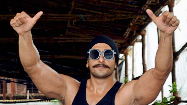 ಹೊಸ ಮರ್ಸಿಡಿಸ್ ಬೆಂಝ್ ಜಿಎಲ್ಎಸ್ 600 ಎಸ್ಯುವಿ ಖರೀದಿಸಿದ ರಣವೀರ್ ಸಿಂಗ್