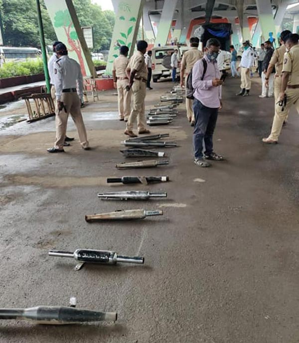 ರೋಡ್ ರೋಲರ್'ನಿಂದ ಪುಡಿ ಪುಡಿಯಾದ ಮಾಡಿಫೈಗೊಂಡ ಸೈಲೆನ್ಸರ್ಗಳು