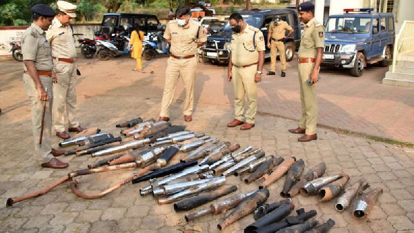 ರೋಡ್ ರೋಲರ್'ನಿಂದ ಪುಡಿ ಪುಡಿಯಾದ ಮಾಡಿಫೈಗೊಂಡ ಸೈಲೆನ್ಸರ್ಗಳು