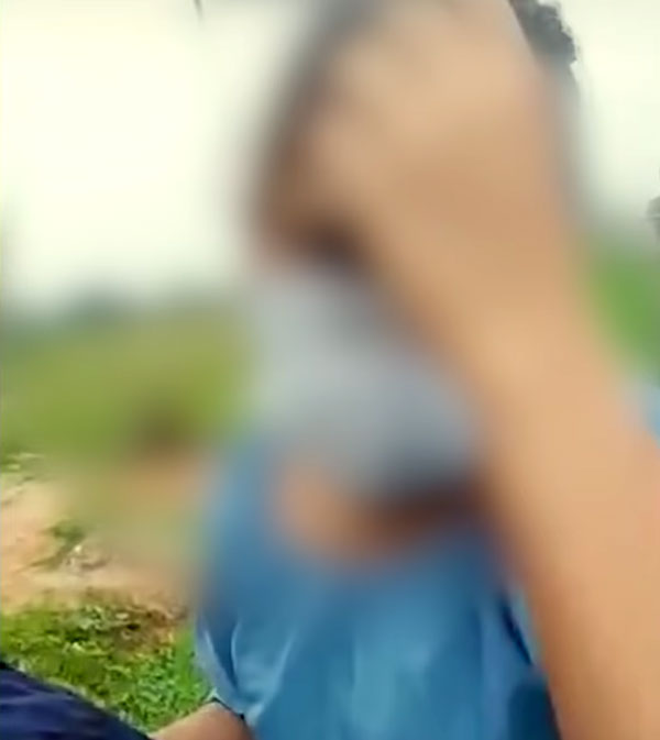 ಬೈಕಿನಲ್ಲಿ ಅಸಭ್ಯವಾಗಿ ಪ್ರಯಾಣಿಸುತ್ತಿದ್ದ ಜೋಡಿಗೆ ಛೀಮಾರಿ ಹಾಕಿದ ಸ್ಥಳೀಯರು