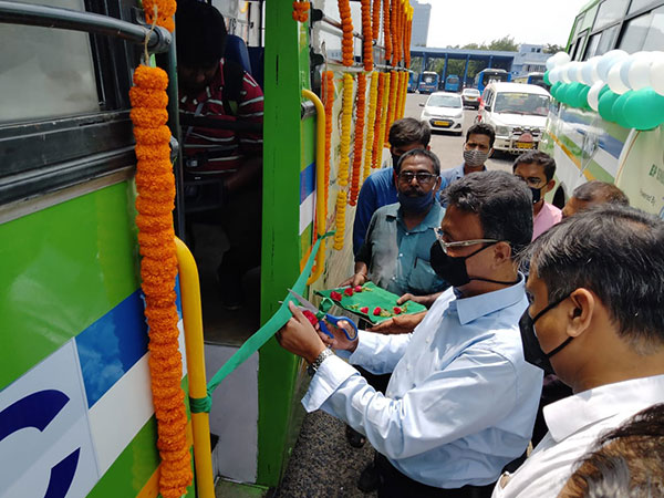 ಮೊದಲ ಬಾರಿಗೆ ಸಿಎನ್ಜಿ ಬಸ್ಸುಗಳಿಗೆ ಚಾಲನೆ ನೀಡಿದ ಪಶ್ಚಿಮ ಬಂಗಾಳ ಸರ್ಕಾರ