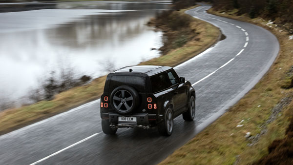 ಭಾರತದಲ್ಲಿ V8 ಎಂಜಿನ್ ಪ್ರೇರಿತ Land Rover Defender SUV ಬಿಡುಗಡೆ