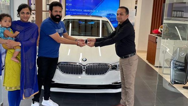 ಐಷಾರಾಮಿ BMW 5 Series ಕಾರನ್ನು ಖರೀದಿಸಿದ 'ರಾಜಕುಮಾರ' ನಿರ್ದೇಶಕ ಸಂತೋಷ್ ಆನಂದ್ ರಾಮ್