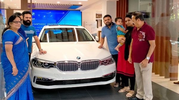 ಐಷಾರಾಮಿ BMW 5 Series ಕಾರನ್ನು ಖರೀದಿಸಿದ 'ರಾಜಕುಮಾರ' ನಿರ್ದೇಶಕ ಸಂತೋಷ್ ಆನಂದ್ ರಾಮ್