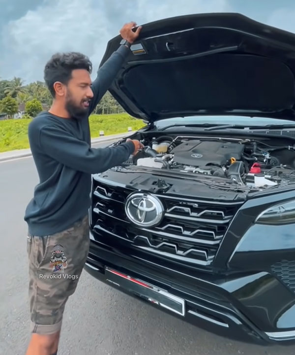 ಭಾರತದಲ್ಲಿ ಟಾಯ್ಲೆಟ್ ಹೊಂದಿರುವ ಮೊದಲ ಟೊಯೊಟಾ ಫಾರ್ಚೂನರ್ ಎಸ್ಯುವಿ