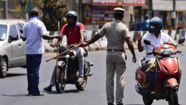 ಬೈಕಿನಲ್ಲಿ ಅಸಭ್ಯವಾಗಿ ಪ್ರಯಾಣಿಸುತ್ತಿದ್ದ ಜೋಡಿಗೆ ಛೀಮಾರಿ ಹಾಕಿದ ಸ್ಥಳೀಯರು