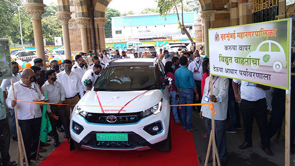 ಮುನ್ಸಿಪಲ್ ಕಾರ್ಪೊರೇಶನ್ಗೆ Tata Nexon ಎಲೆಕ್ಟ್ರಿಕ್ ಕಾರುಗಳನ್ನು ವಿತರಿಸಿದ Tata Motors