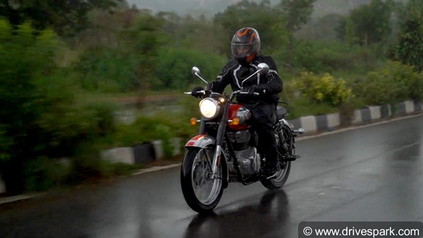 ಬೈಕ್ ರಿವ್ಯೂ: ಹೊಸ ಅಪ್ಡೇಟ್ಗಳೊಂದಿಗೆ ರಸ್ತೆಗಿಳಿದ 2021ರ Royal Enfield Classic 350