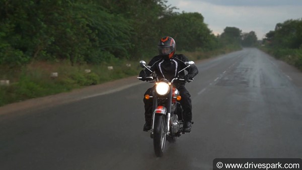 ಬೈಕ್ ರಿವ್ಯೂ: ಹೊಸ ಅಪ್ಡೇಟ್ಗಳೊಂದಿಗೆ ರಸ್ತೆಗಿಳಿದ 2021ರ Royal Enfield Classic 350