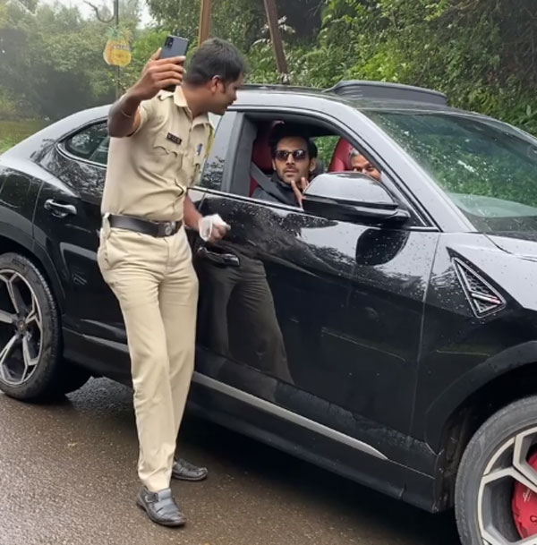 ನೆರವು ನೀಡುವ ಮುನ್ನ ನಟನೊಂದಿಗೆ ಸೆಲ್ಫಿ ಕ್ಲಿಕ್ಕಿಸಿಕೊಂಡ ಪೊಲೀಸರು