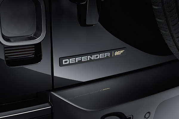 ವಿಶೇಷ ವಿನ್ಯಾಸವುಳ್ಳ Defender V8 Bond Edition ಅನಾವರಣಗೊಳಿಸಿದ Land Rover