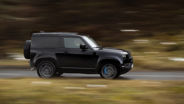 ವಿಶೇಷ ವಿನ್ಯಾಸವುಳ್ಳ Defender V8 Bond Edition ಅನಾವರಣಗೊಳಿಸಿದ Land Rover