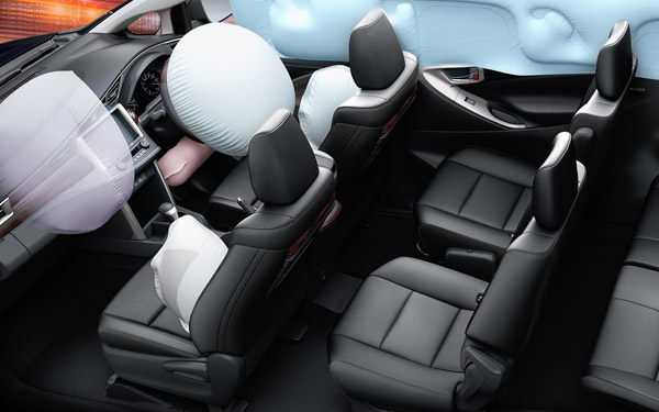 ಹೊಸ Toyota Innova Crysta ಕಾರು ಖರೀದಿಸಿದ ನಟ ಮೋಹನ್ ಲಾಲ್
