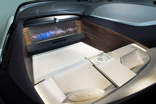 ಚೊಚ್ಚಲ ಎಲೆಕ್ಟ್ರಿಕ್ ಕಾರಿನ ಪ್ರದರ್ಶನಕ್ಕೆ ಮುಂದಾದ Rolls Royce