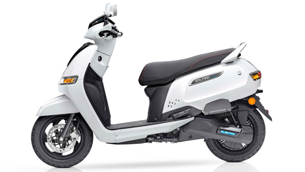 ಆಗಸ್ಟ್ ತಿಂಗಳ ಮಾರಾಟದಲ್ಲಿ Bajaj Chetak ಎಲೆಕ್ಟ್ರಿಕ್ ಸ್ಕೂಟರನ್ನು ಹಿಂದಿಕ್ಕಿದ TVS iQube