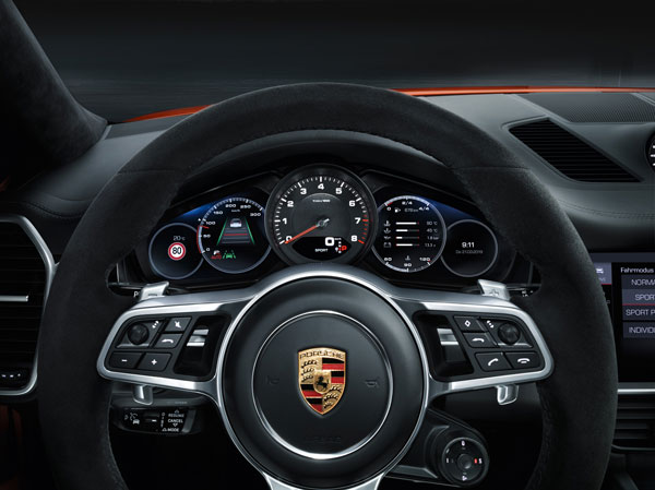 ಐಷಾರಾಮಿ Porsche ಸ್ಪೋರ್ಟ್ಸ್ ಕಾರು ಖರೀದಿಸಿದ ನಟಿ ಮಮತಾ ಮೋಹನ್ದಾಸ್