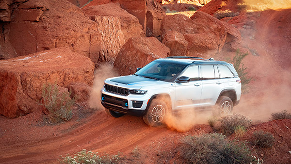 ಆಕರ್ಷಕ ವಿನ್ಯಾಸದಲ್ಲಿ ಅನಾವರಣಗೊಂಡ ಹೊಸ Jeep Grand Cherokee ಎಸ್ಯುವಿ