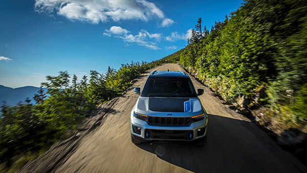 ಆಕರ್ಷಕ ವಿನ್ಯಾಸದಲ್ಲಿ ಅನಾವರಣಗೊಂಡ ಹೊಸ Jeep Grand Cherokee ಎಸ್ಯುವಿ