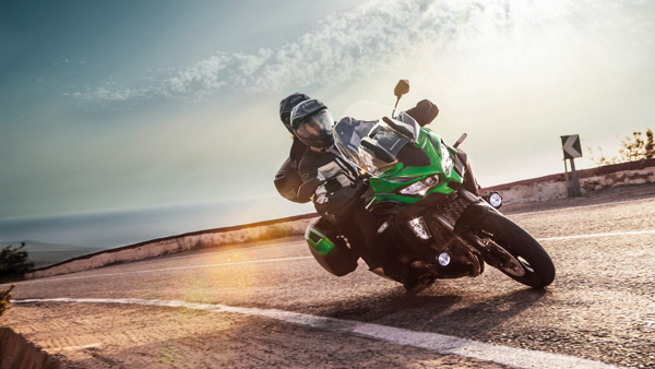 ಹೊಸ ನವೀಕರಣಗಳೊಂದಿಗೆ ಅನಾವರಣಗೊಂಡ 2022ರ Kawasaki Versys 1000 ಬೈಕ್