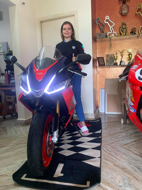 ಭಾರತದಲ್ಲಿ ಮೊದಲ Aprilia RS 660 ಬೈಕ್ ವಿತರಣೆ ಪಡೆದ ರೇಸರ್ ಅಲಿಷಾ ಅಬ್ದುಲ್ಲಾ