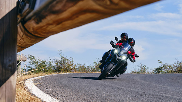 ಅತ್ಯಾಧುನಿಕ ಫೀಚರ್ಸ್ಗಳೊಂದಿಗೆ ಅನಾವರಣಗೊಂಡ Ducati Multistrada V2 ಬೈಕ್