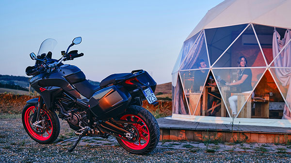 ಅತ್ಯಾಧುನಿಕ ಫೀಚರ್ಸ್ಗಳೊಂದಿಗೆ ಅನಾವರಣಗೊಂಡ Ducati Multistrada V2 ಬೈಕ್