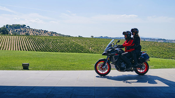 ಅತ್ಯಾಧುನಿಕ ಫೀಚರ್ಸ್ಗಳೊಂದಿಗೆ ಅನಾವರಣಗೊಂಡ Ducati Multistrada V2 ಬೈಕ್