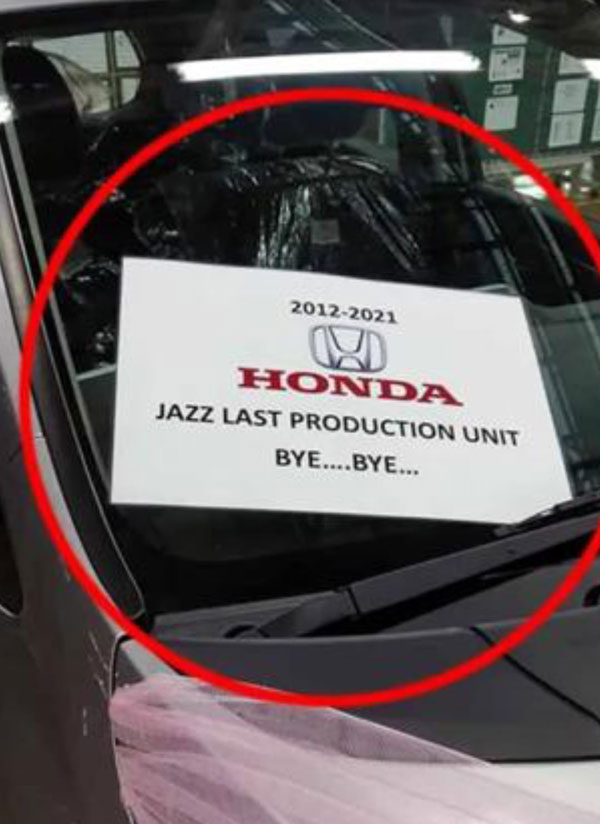 Jazz ಹ್ಯಾಚ್ಬ್ಯಾಕ್ ಕಾರಿನ ಕೊನೆಯ ಯುನಿಟ್ ಹೊರ ತಂದ Honda