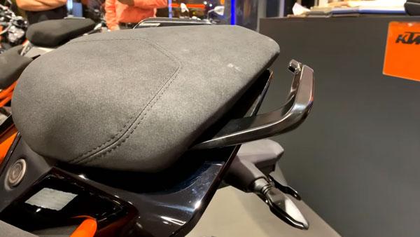 ಡೀಲರ್ ಬಳಿ ಕಾಣಿಸಿಕೊಂಡ ಹೊಸ KTM RC 200 ಬೈಕ್