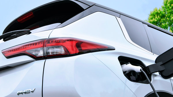 ಹೊಸ ರೂಪದಲ್ಲಿ ಮಾರುಕಟ್ಟೆಗೆ ಲಗ್ಗೆಯಿಡಲಿದೆ Mitsubishi Outlander PHEV ಎಸ್ಯುವಿ