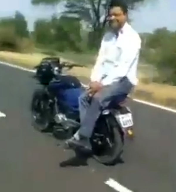 ಬೈಕ್ ಸ್ಟಂಟ್ ವೀಡಿಯೊ ಶೇರ್ ಮಾಡಿದ ಆನಂದ್ ಮಹೀಂದ್ರಾ