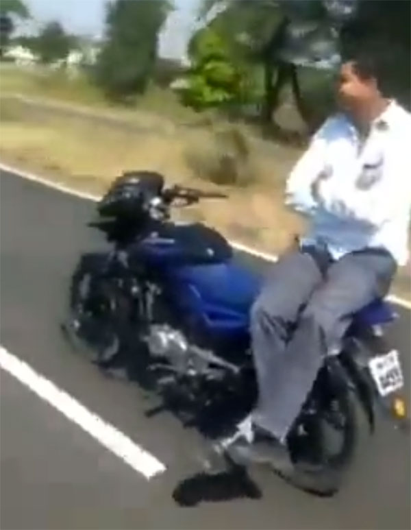 ಬೈಕ್ ಸ್ಟಂಟ್ ವೀಡಿಯೊ ಶೇರ್ ಮಾಡಿದ ಆನಂದ್ ಮಹೀಂದ್ರಾ