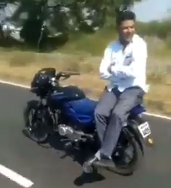 ಬೈಕ್ ಸ್ಟಂಟ್ ವೀಡಿಯೊ ಶೇರ್ ಮಾಡಿದ ಆನಂದ್ ಮಹೀಂದ್ರಾ