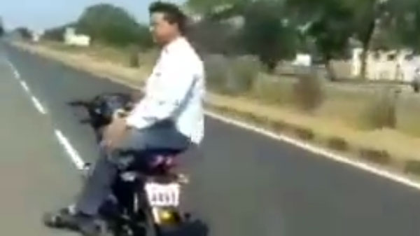 ಬೈಕ್ ಸ್ಟಂಟ್ ವೀಡಿಯೊ ಶೇರ್ ಮಾಡಿದ ಆನಂದ್ ಮಹೀಂದ್ರಾ