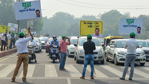 ರೆಡ್ ಲೈಟ್ ಆನ್, ಎಂಜಿನ್ ಆಫ್ ಅಭಿಯಾನ ಆರಂಭಿಸಿದ ಕೇಜ್ರಿವಾಲ್ ಸರ್ಕಾರ